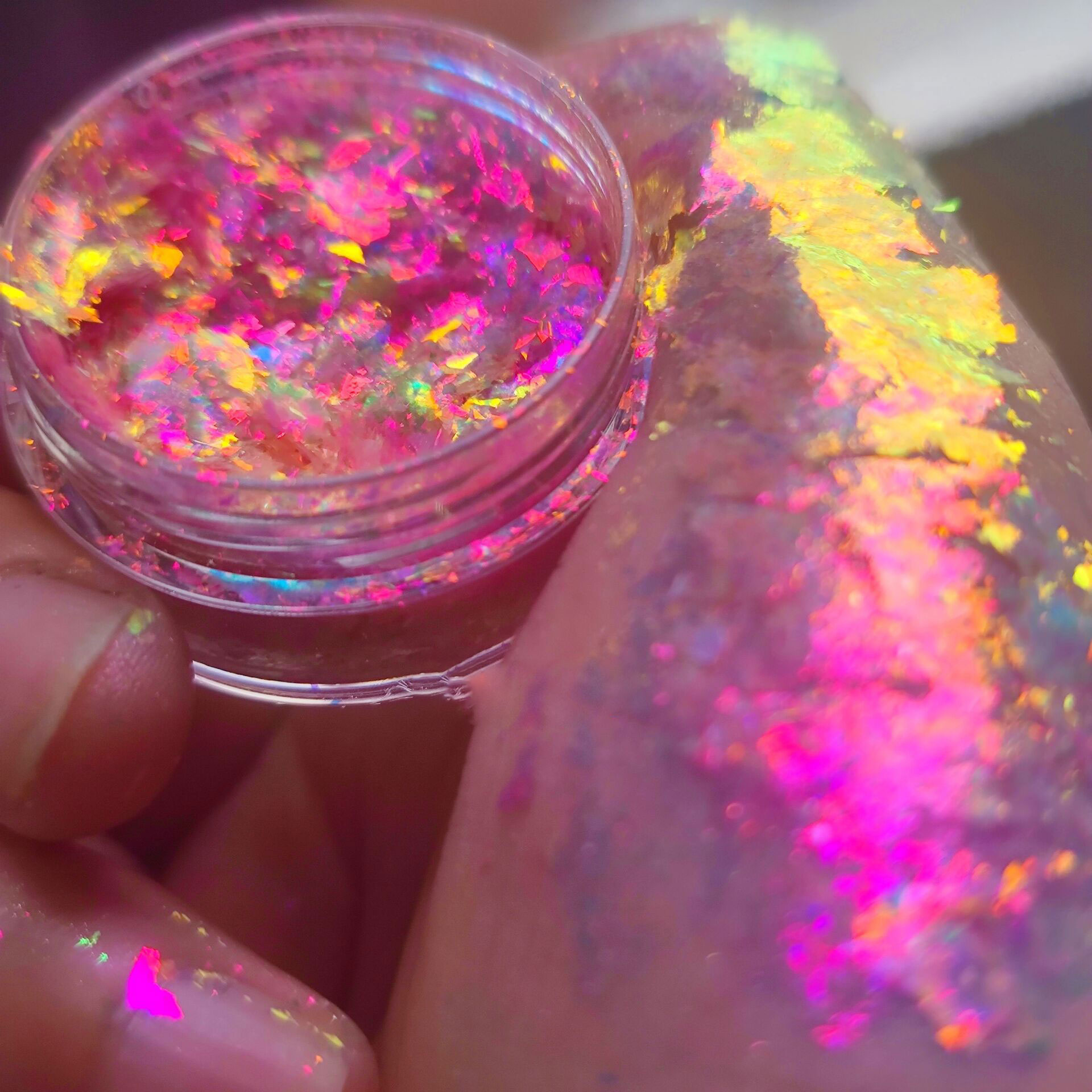 Brokatowe płatki opalu do pazn – Eyeshadow Glitter Pigment recenzja i cena