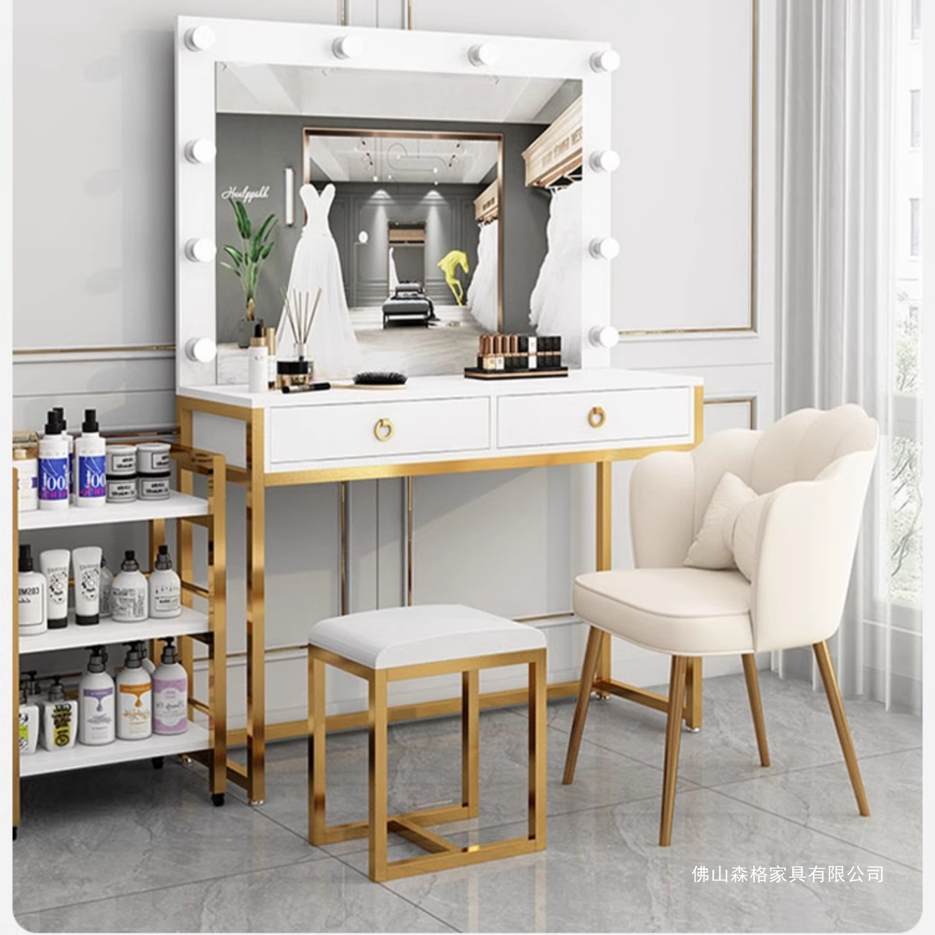Toaletka studyjna z lustrem i  – Beauty Makeup Training recenzja i cena